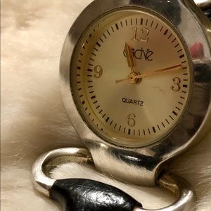 Cache leather and D-ring bracelet watch